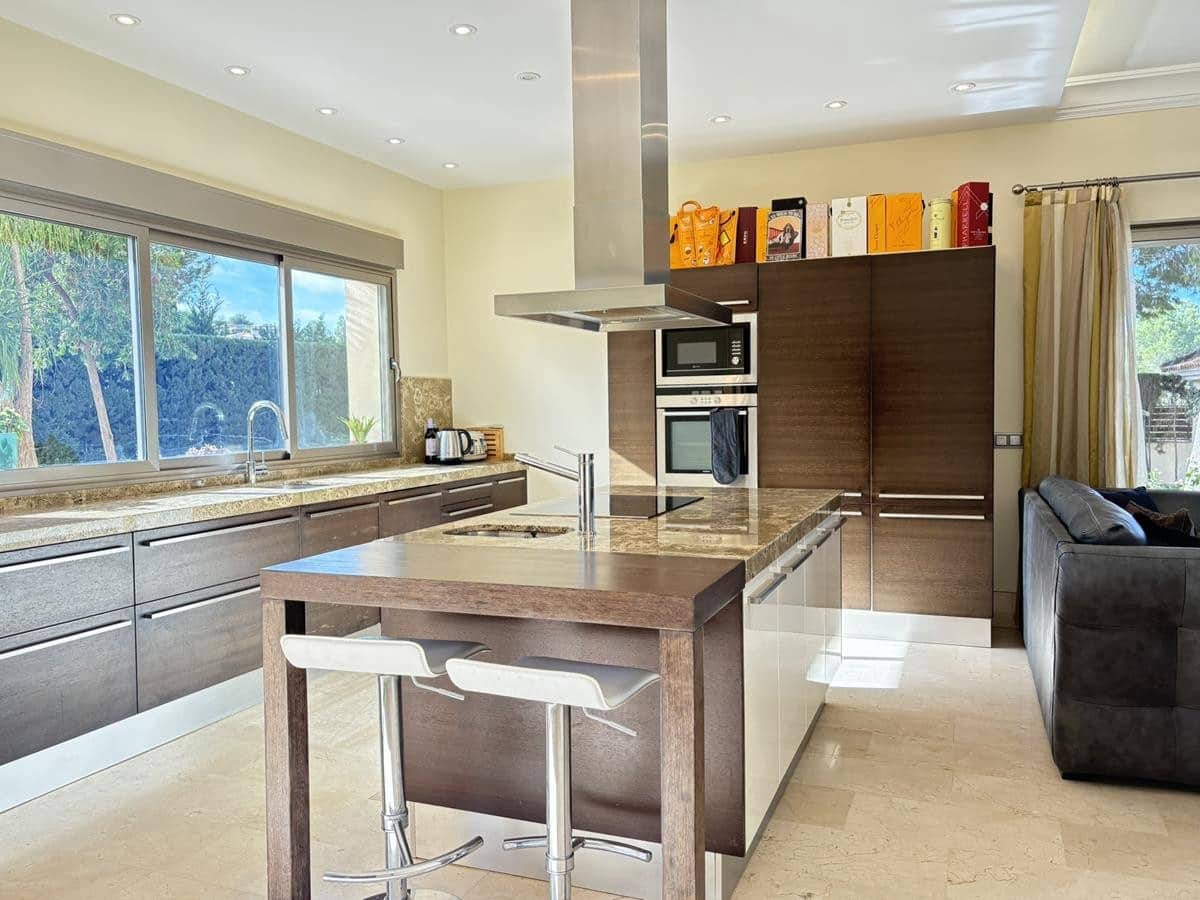 5 Zimmer Villa zu verkaufen in La Alcayna mit Garage - 1.300.000 € (Ref: 9548937)