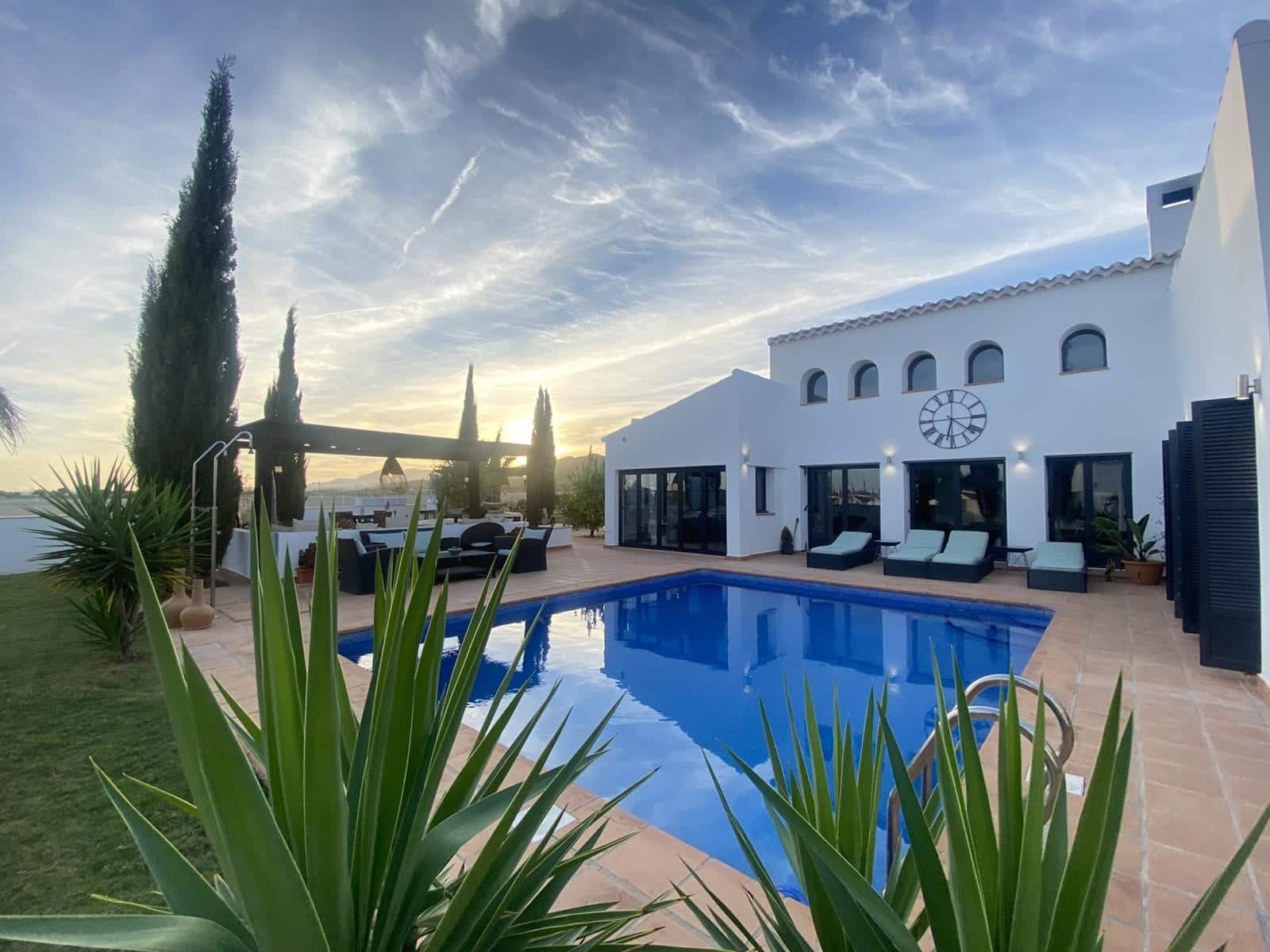 5 sovrum Villa till salu i El Valle Golf Resort med pool garage - 995 000 € (Ref: 9548939)
