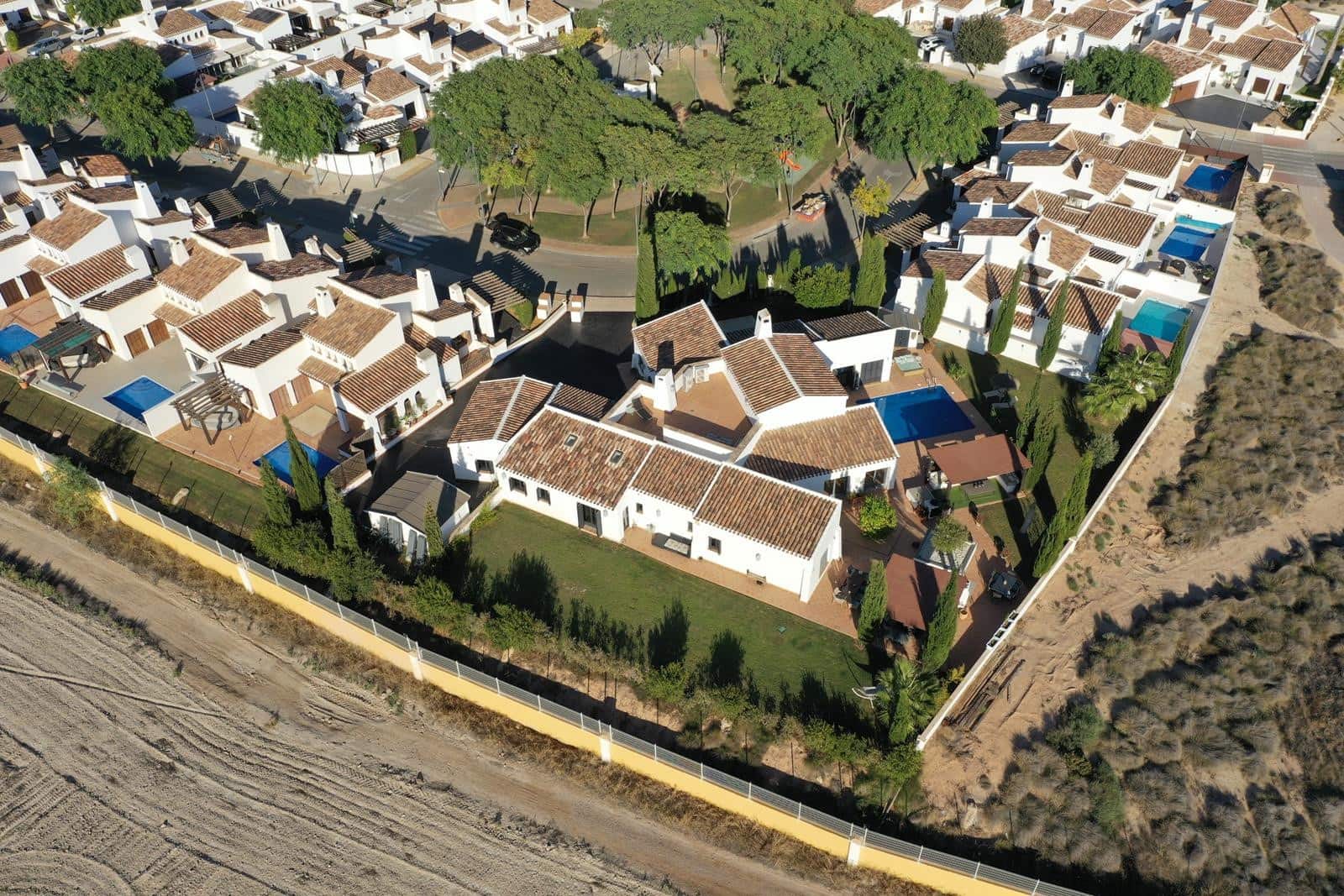 5 sovrum Villa till salu i El Valle Golf Resort med pool garage - 995 000 € (Ref: 9548939)