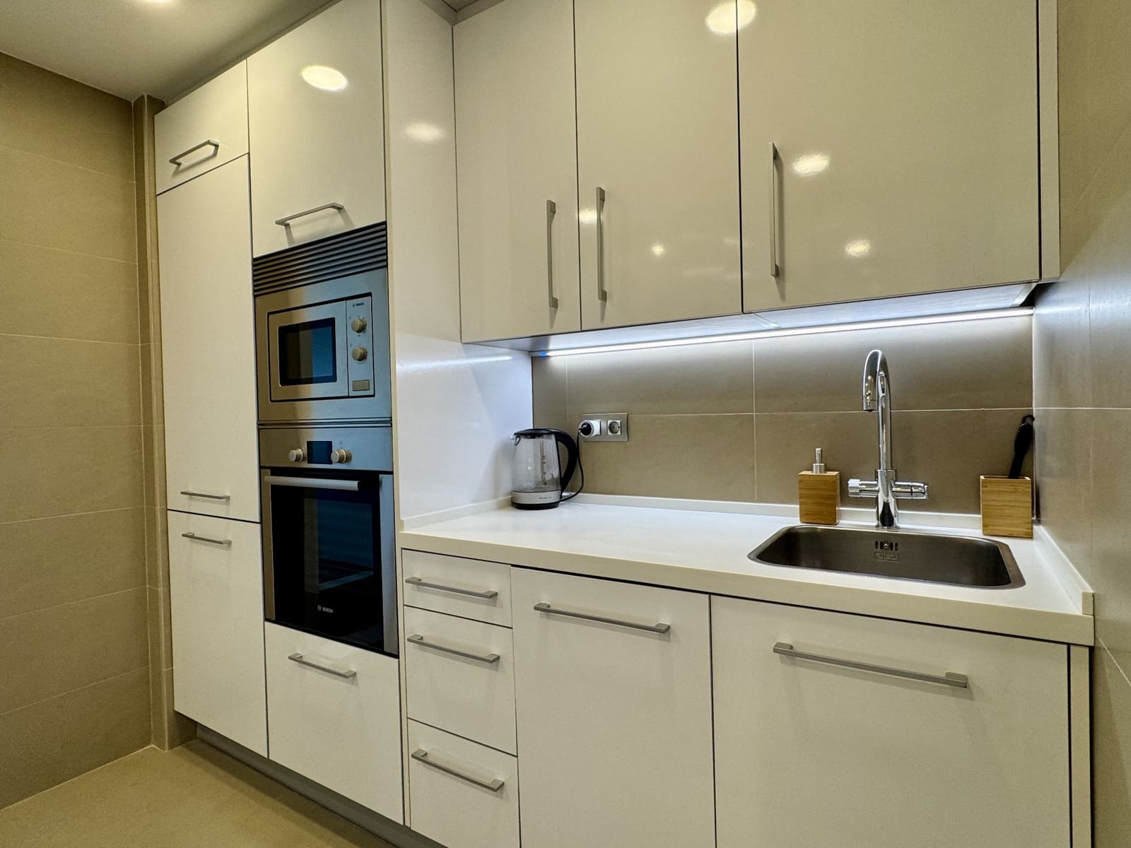 2 soveværelse Lejlighed til salg i Benidorm med swimmingpool garage - € 579.000 (Ref: 9565511)