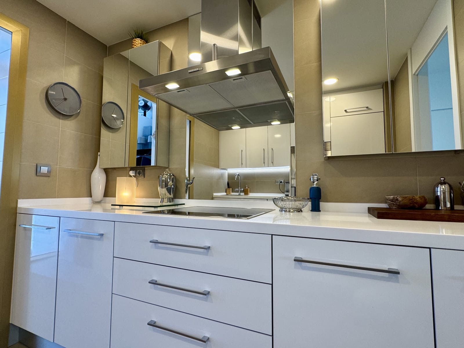 2 soveværelse Lejlighed til salg i Benidorm med swimmingpool garage - € 579.000 (Ref: 9565511)