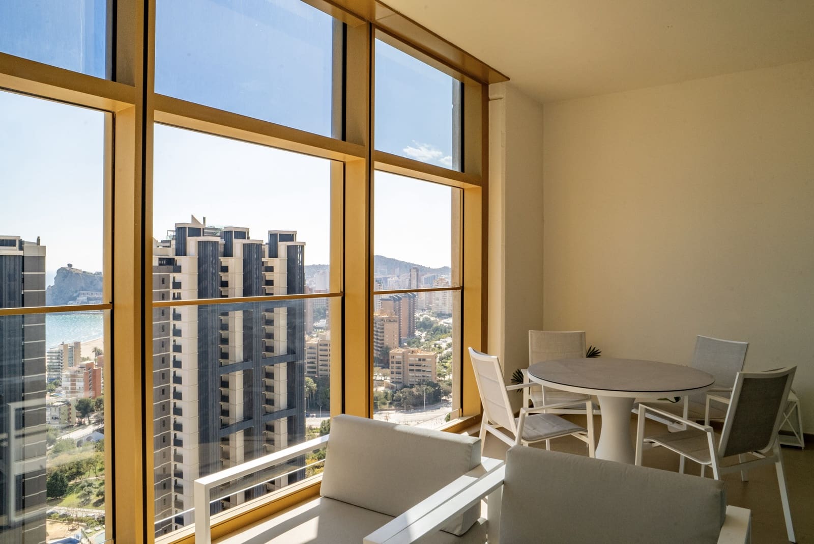 2 sypialnia Apartament na sprzedaż w Benidorm z basenem garażem - 529 000 € (Ref: 9565512)