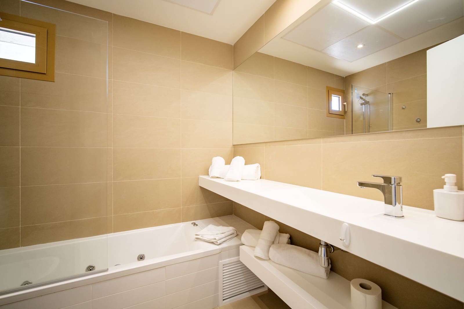 2 sypialnia Apartament na sprzedaż w Benidorm z basenem garażem - 529 000 € (Ref: 9565512)