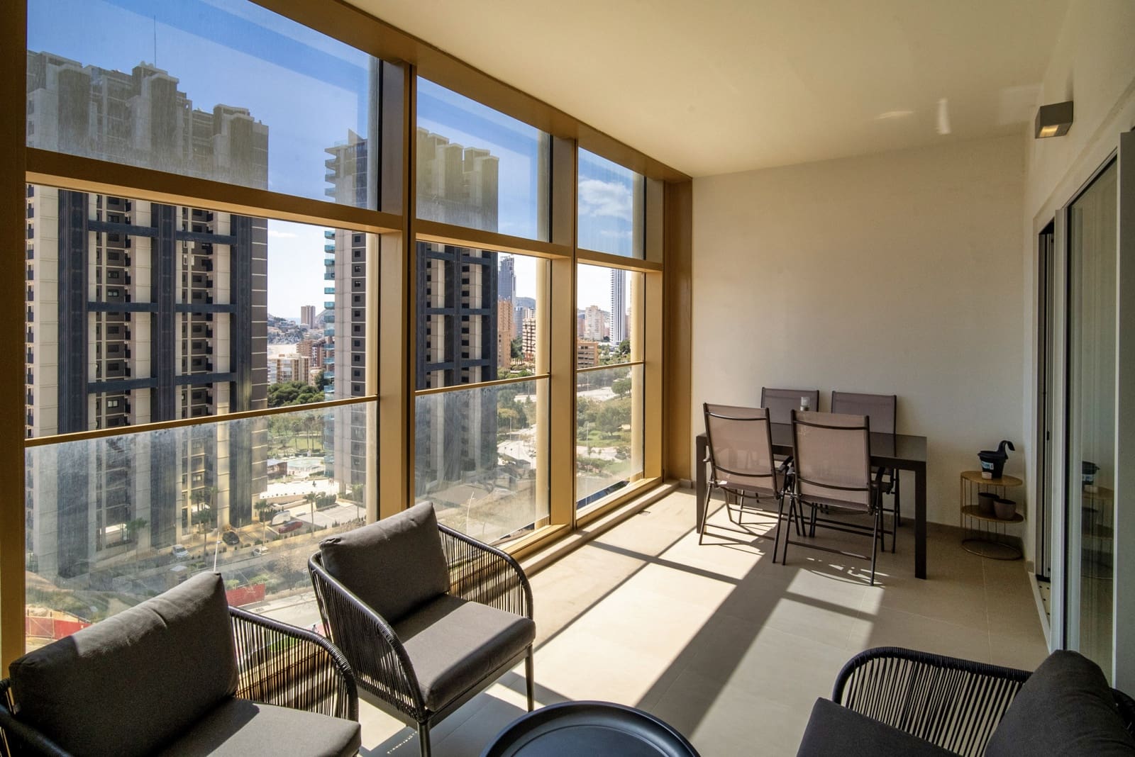 2 sovrum Lägenhet till salu i Benidorm med pool garage - 439 000 € (Ref: 9565513)