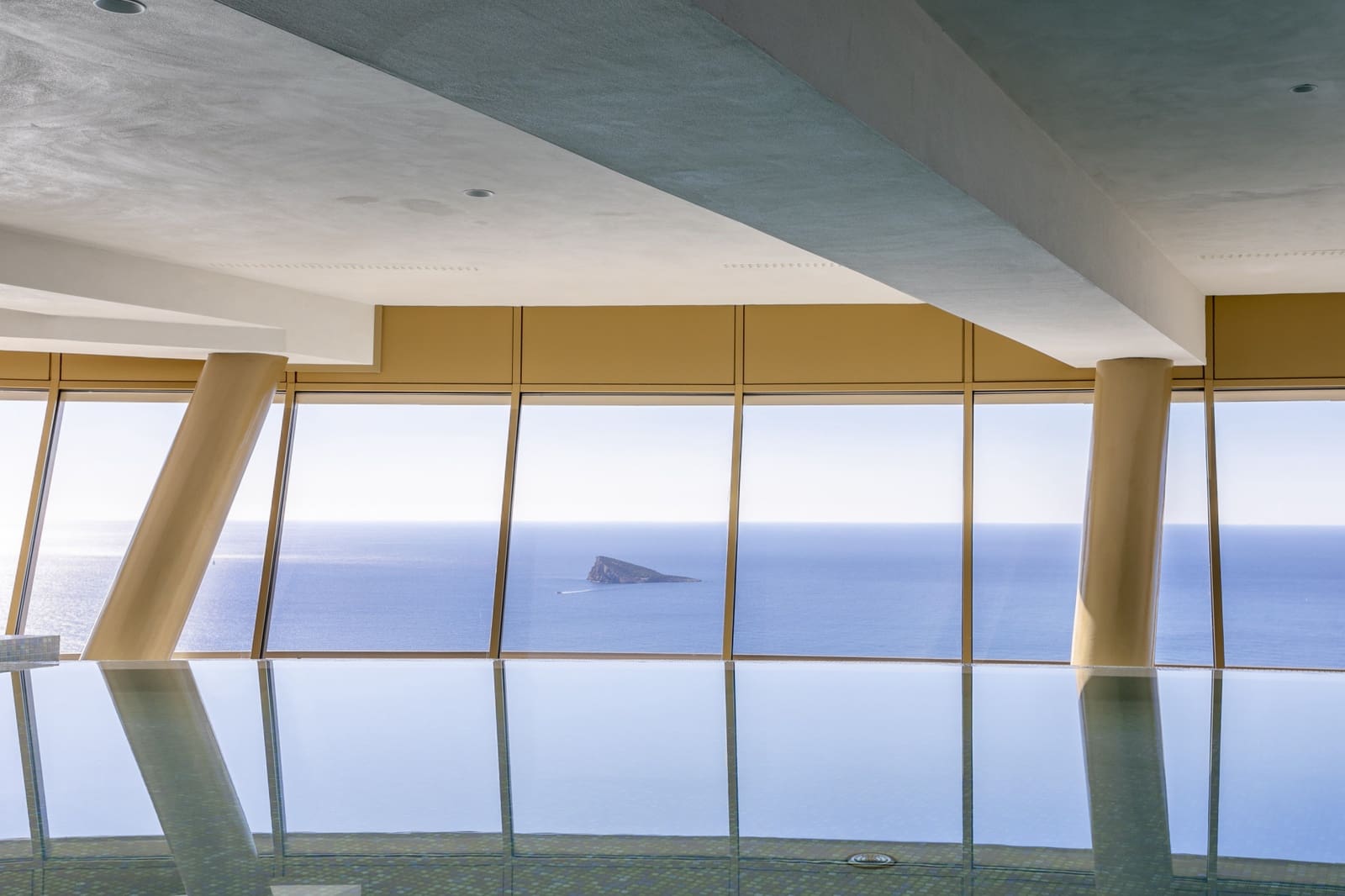 2 bedroom Apartment for sale in Benidorm with pool garage - € 469,000 (Ref: 9565514)