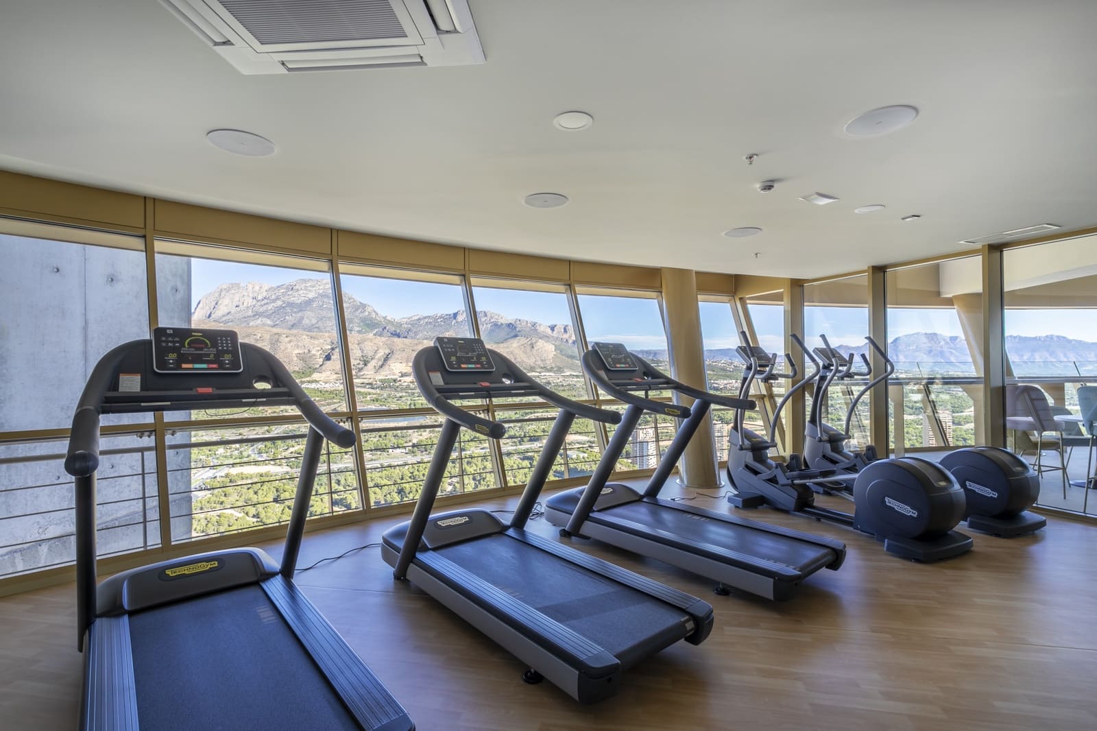 2 bedroom Apartment for sale in Benidorm with pool garage - € 469,000 (Ref: 9565514)