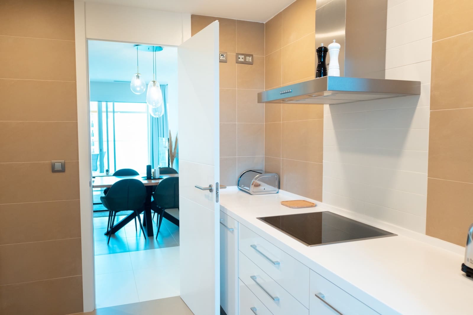 Apartamento de 2 habitaciones en Benidorm en venta con piscina garaje - 469.000 € (Ref: 9565514)
