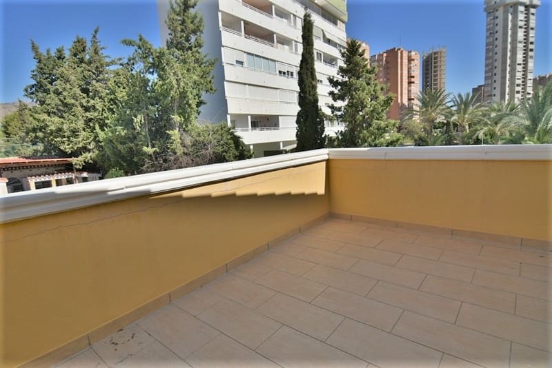 3 soveværelse Semi-Rækkehus til salg i Benidorm med swimmingpool garage - € 405.000 (Ref: 9565519)