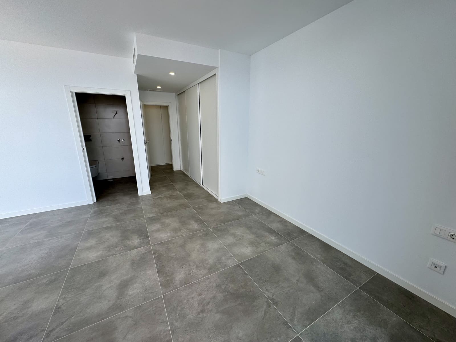 2 bedroom Penthouse for sale in Benidorm with pool - € 1,590,000 (Ref: 9565527)