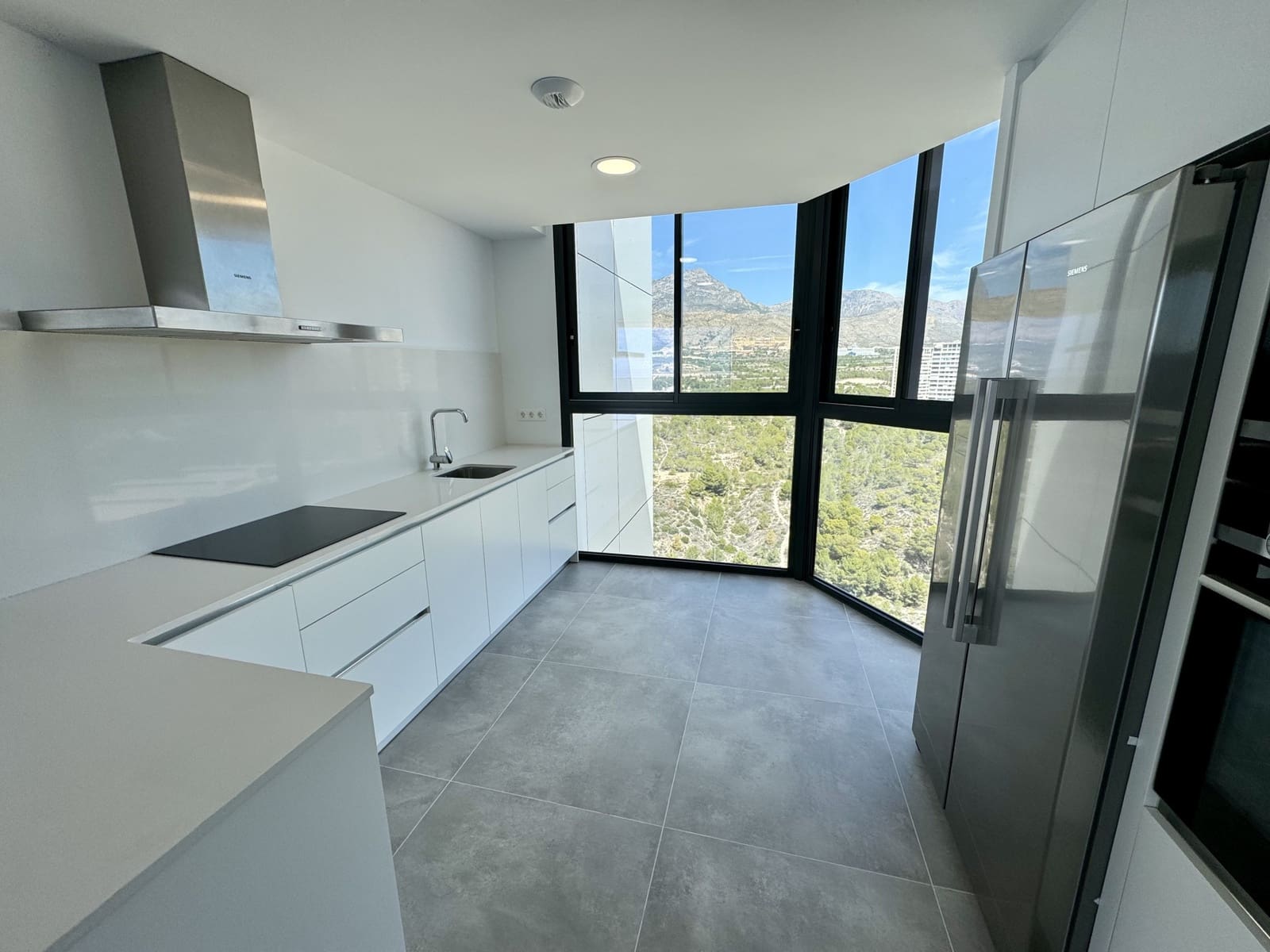 2 bedroom Penthouse for sale in Benidorm with pool - € 1,590,000 (Ref: 9565527)