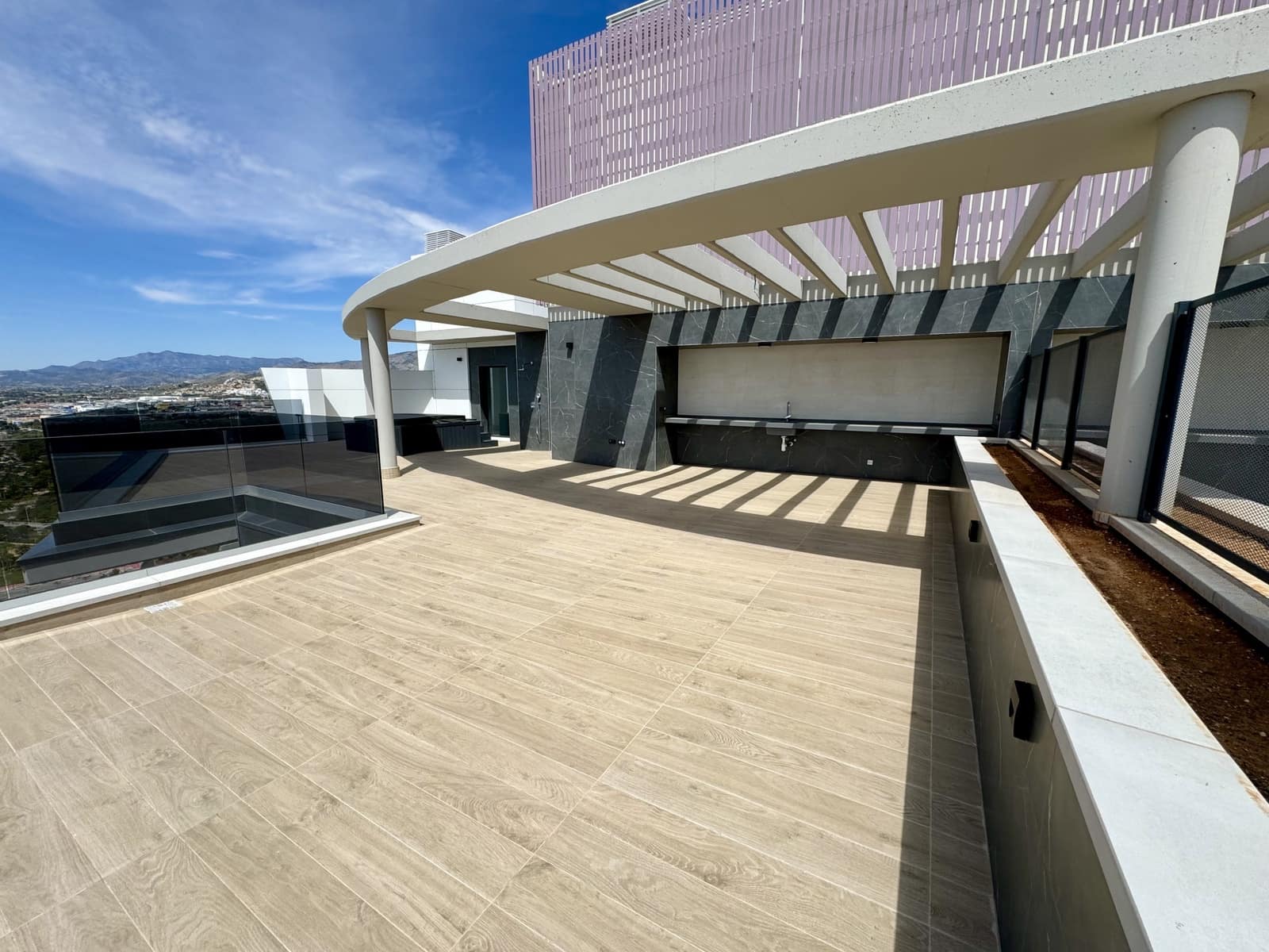 2 bedroom Penthouse for sale in Benidorm with pool - € 1,590,000 (Ref: 9565527)