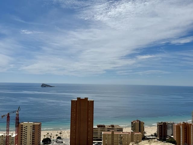 2 makuuhuone Kattohuoneisto myytävänä paikassa Benidorm mukana uima-altaan - 1 590 000 € (Ref: 9565527)