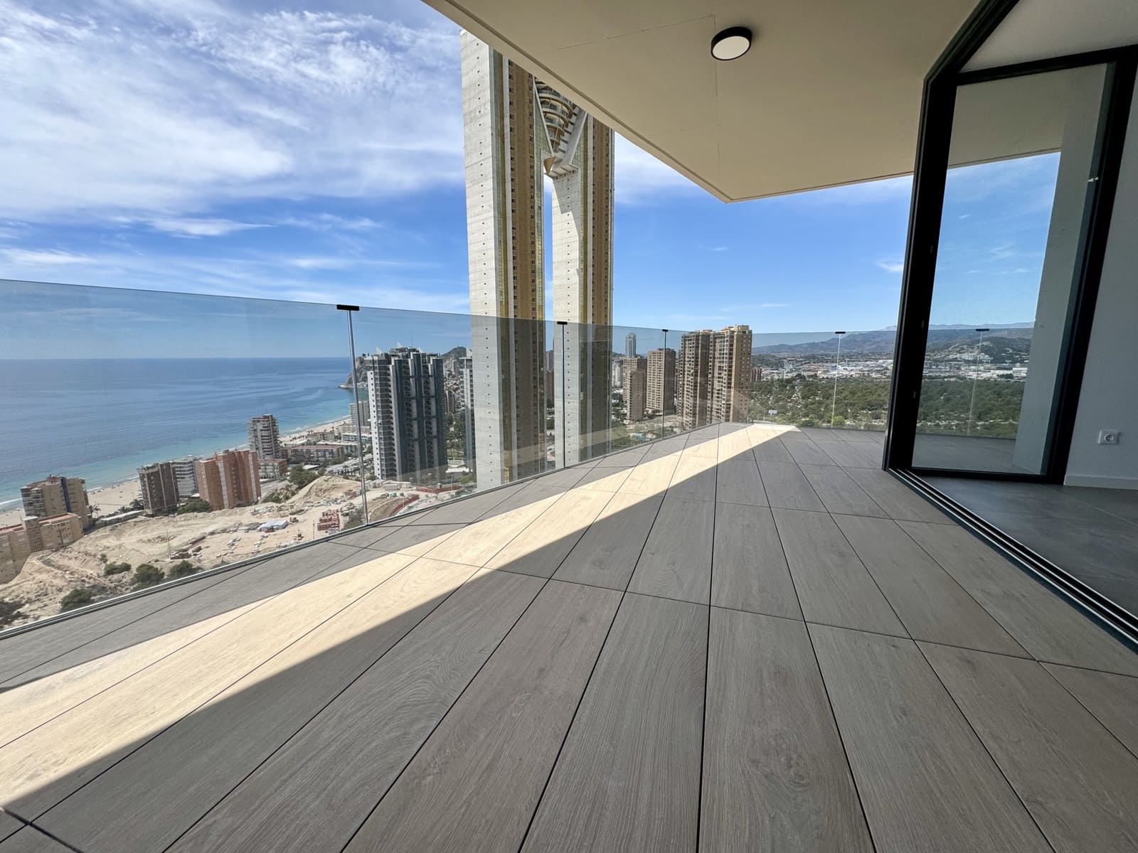 2 quarto Penthouse para venda em Benidorm com piscina - 1 590 000 € (Ref: 9565527)