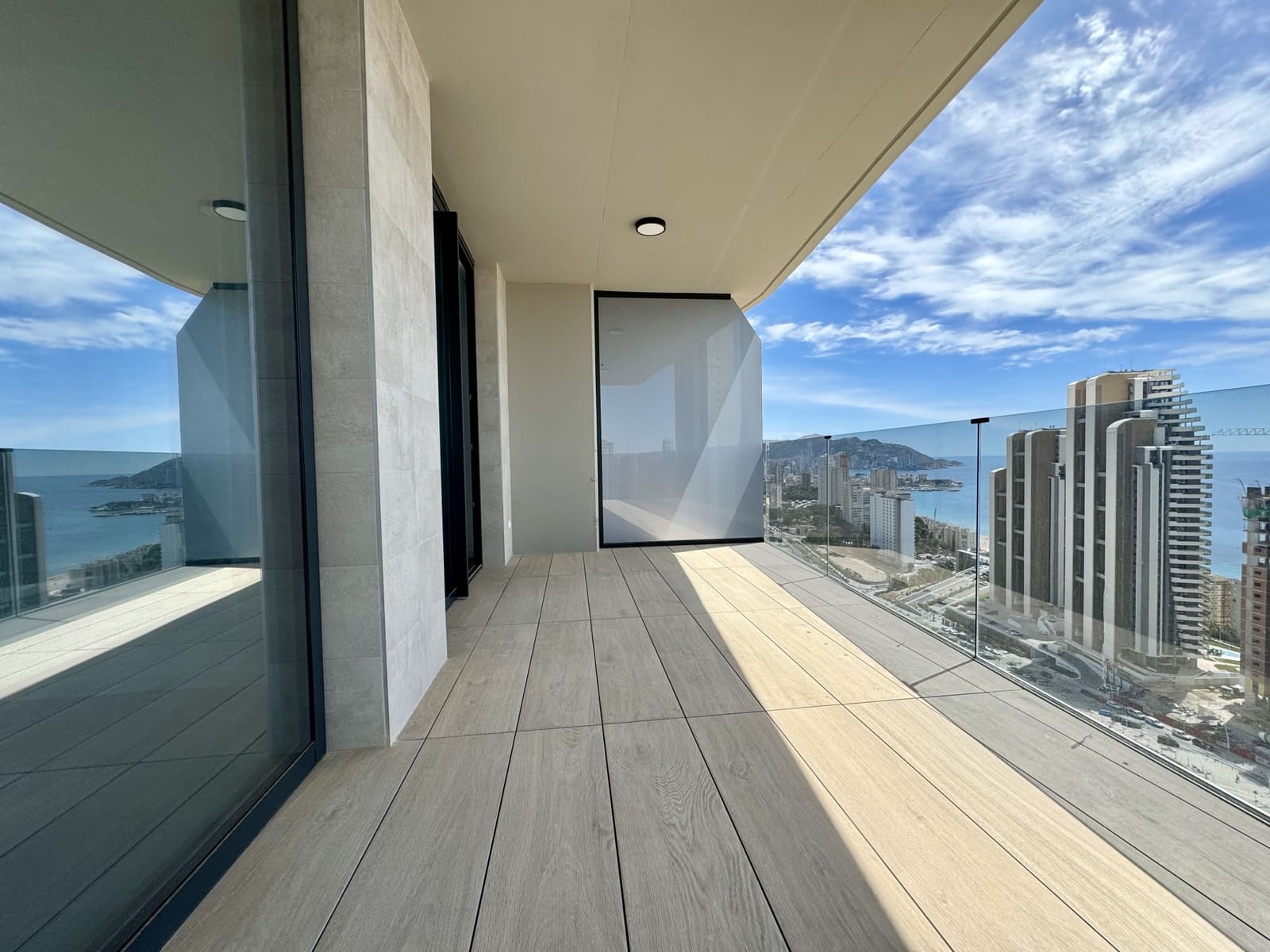 2 quarto Penthouse para venda em Benidorm com piscina - 1 590 000 € (Ref: 9565527)