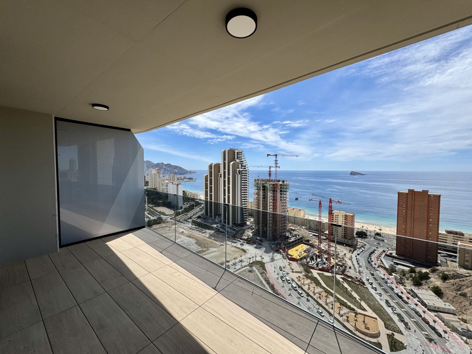 2 quarto Penthouse para venda em Benidorm com piscina - 1 590 000 € (Ref: 9565527)