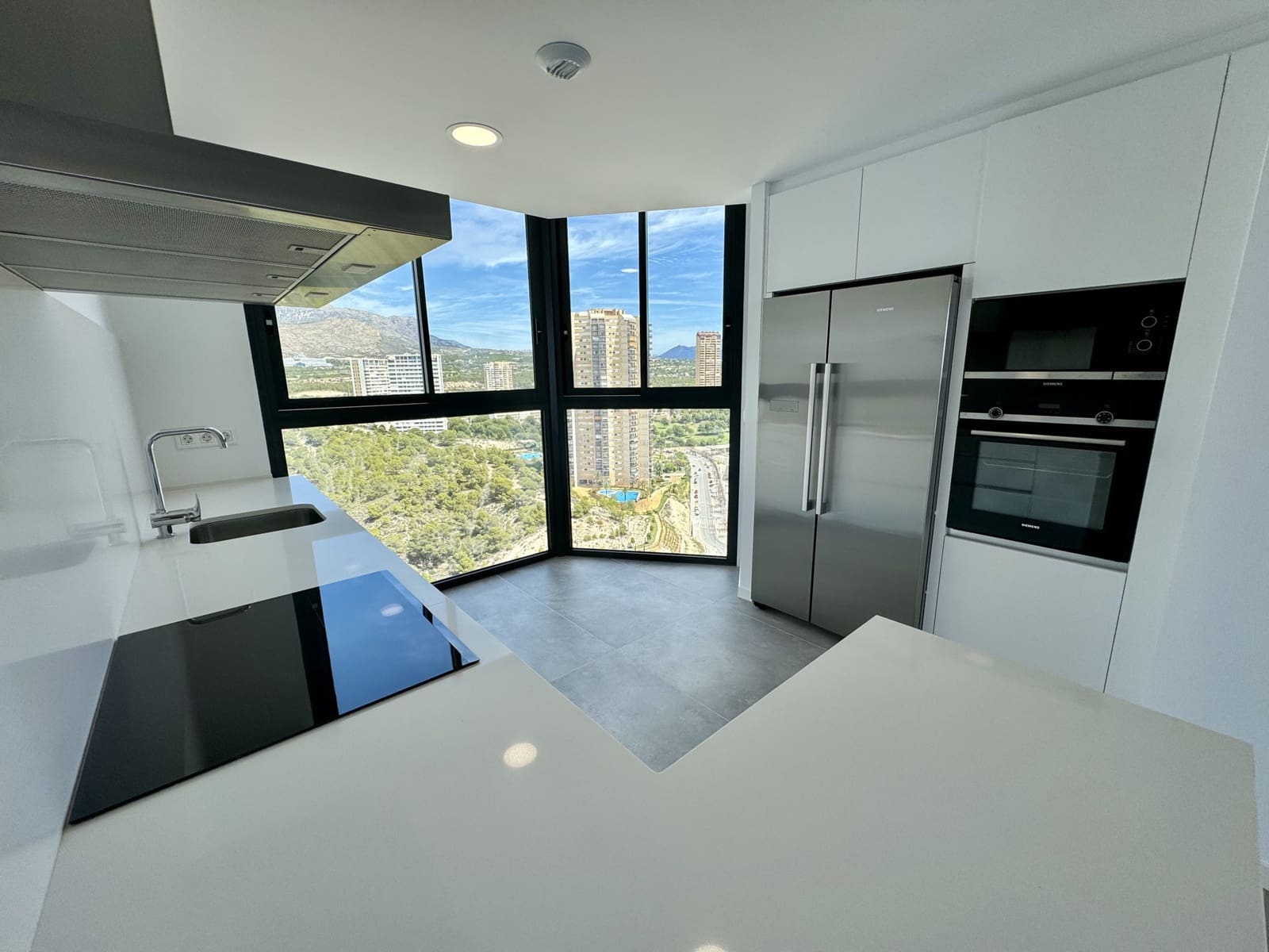 2 quarto Penthouse para venda em Benidorm com piscina - 1 590 000 € (Ref: 9565527)
