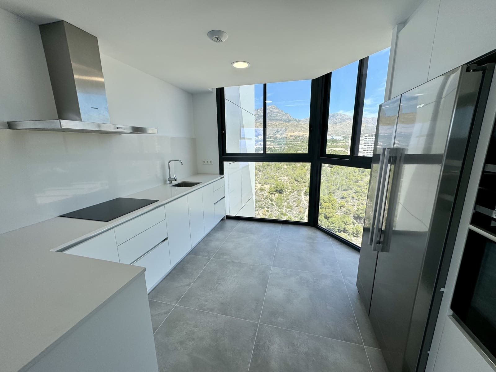 2 quarto Penthouse para venda em Benidorm com piscina - 1 590 000 € (Ref: 9565527)