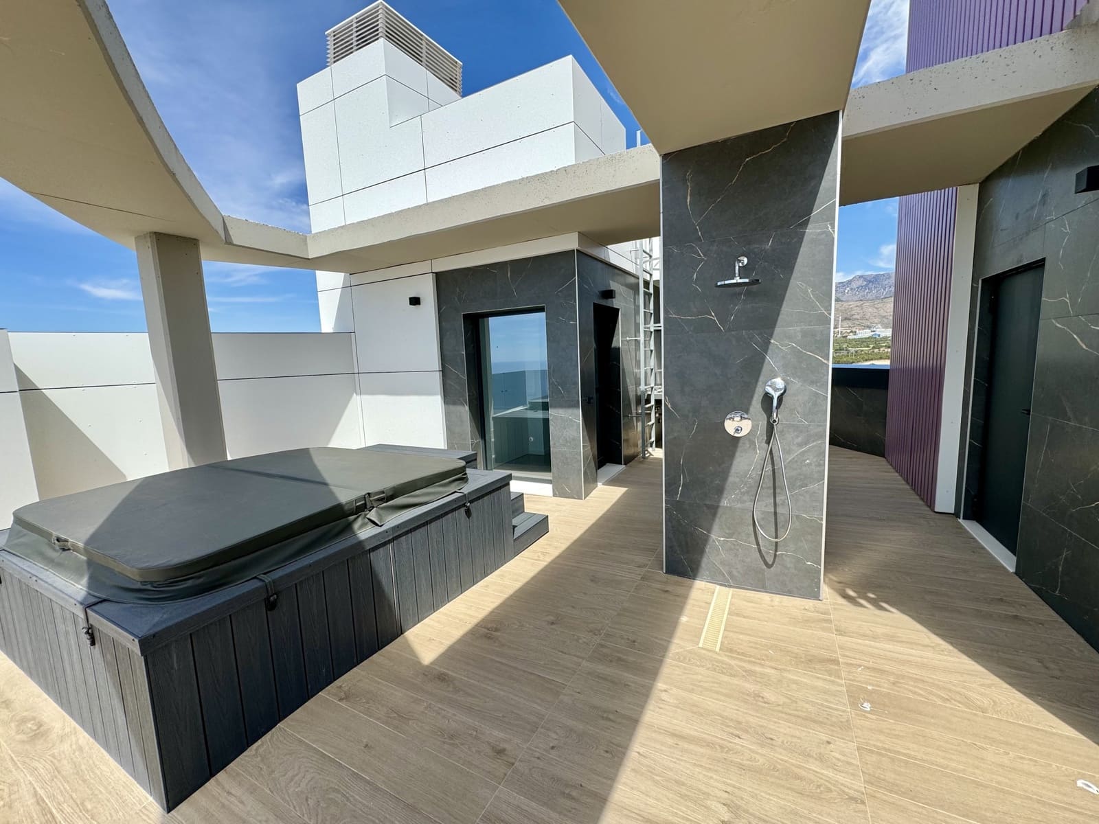 2 quarto Penthouse para venda em Benidorm com piscina - 1 590 000 € (Ref: 9565527)