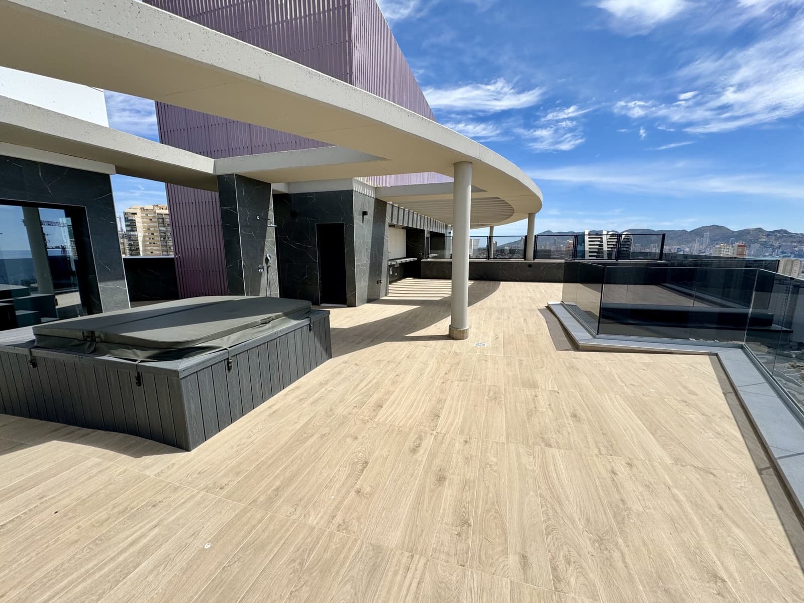 2 quarto Penthouse para venda em Benidorm com piscina - 1 590 000 € (Ref: 9565527)