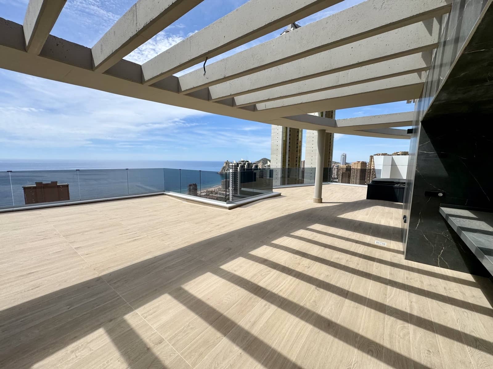 2 quarto Penthouse para venda em Benidorm com piscina - 1 590 000 € (Ref: 9565527)