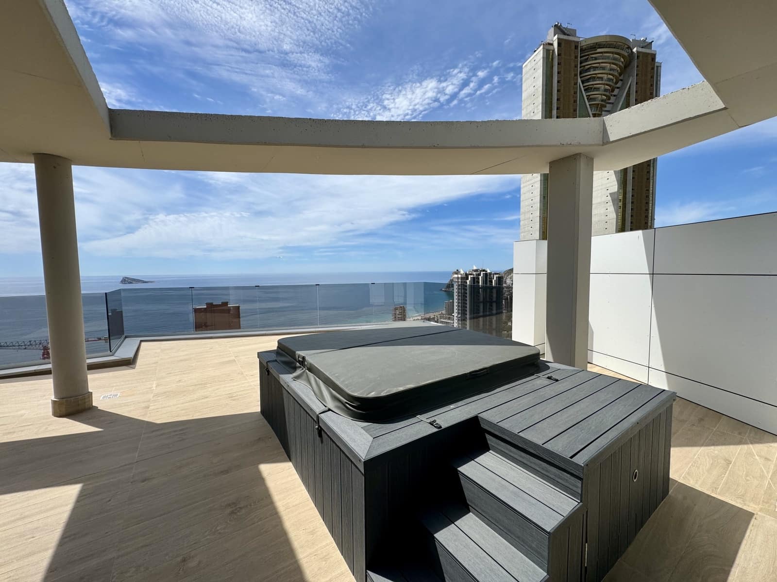 2 quarto Penthouse para venda em Benidorm com piscina - 1 590 000 € (Ref: 9565527)
