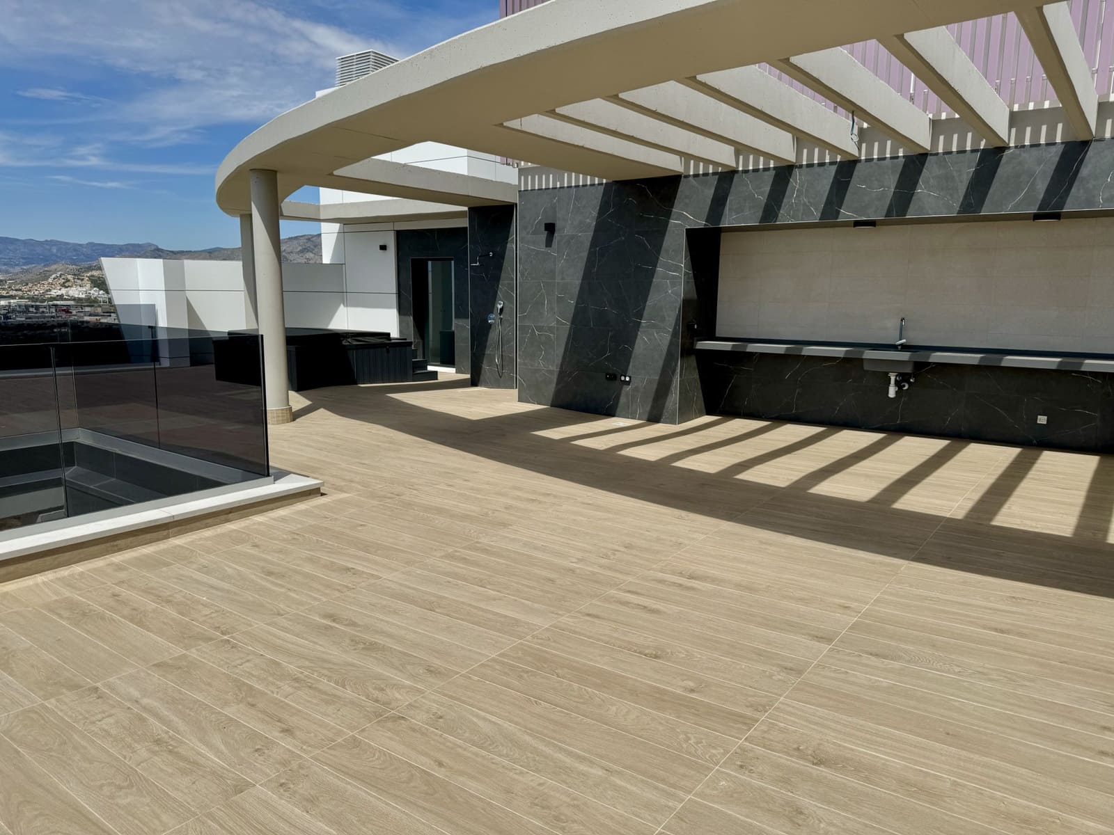 2 quarto Penthouse para venda em Benidorm com piscina - 1 590 000 € (Ref: 9565527)