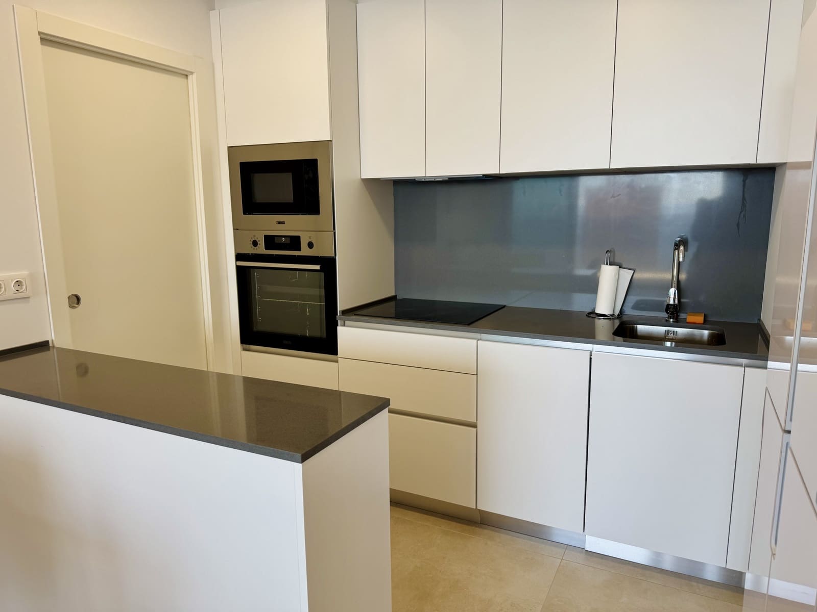 3 soveværelse Lejlighed til salg i Benidorm med swimmingpool garage - € 690.000 (Ref: 9565534)