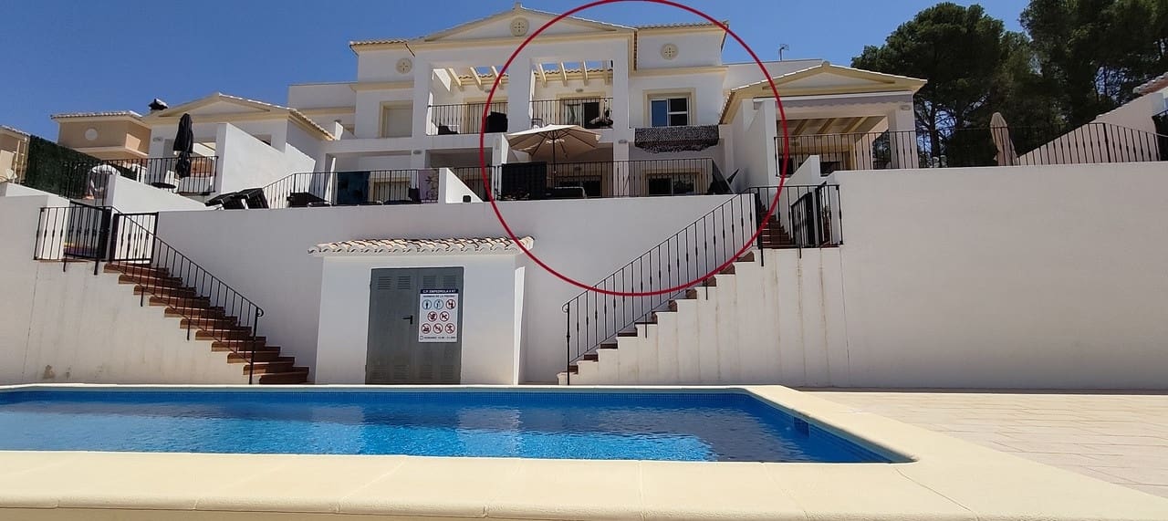 2 soveværelse Byhus til salg i Calpe / Calp med swimmingpool - € 399.000 (Ref: 9565548)