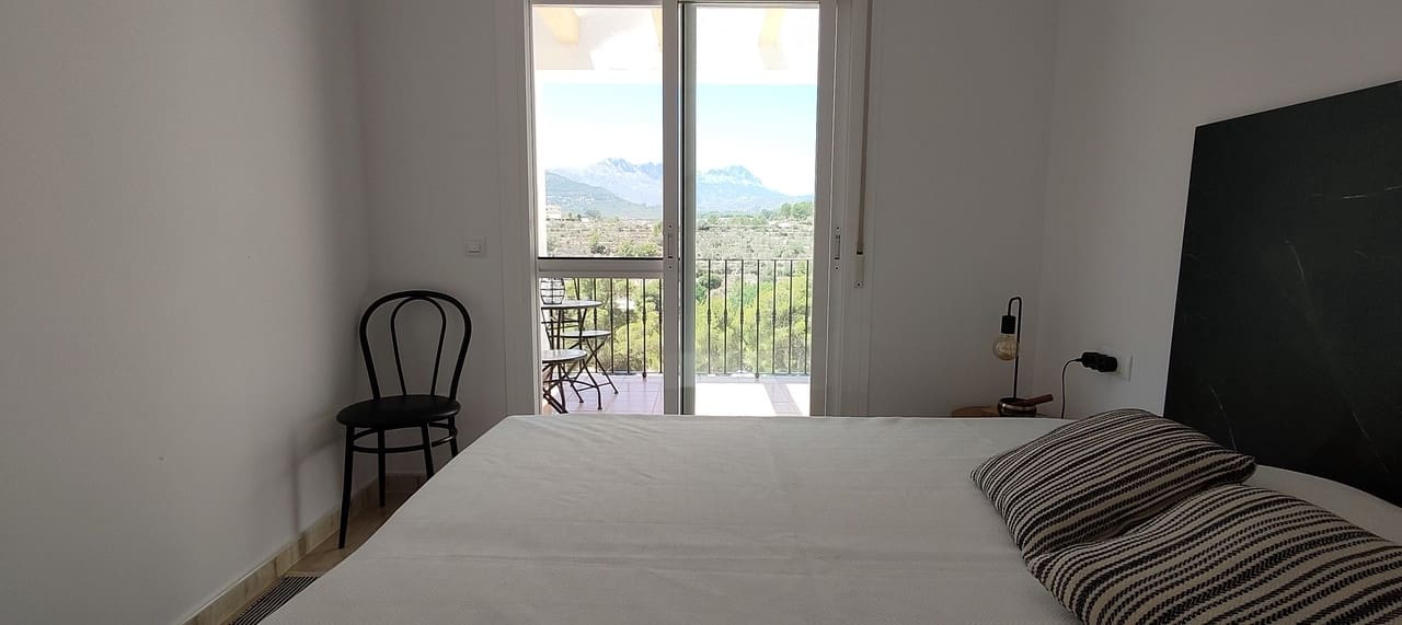 2 soveværelse Byhus til salg i Calpe / Calp med swimmingpool - € 399.000 (Ref: 9565548)