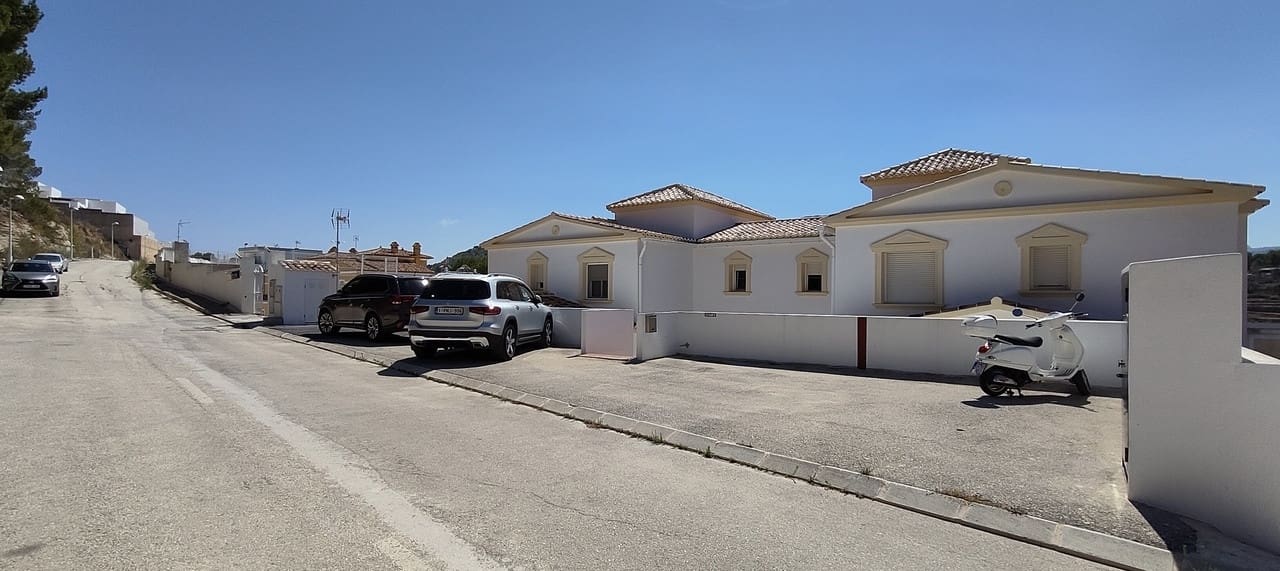 2 soveværelse Byhus til salg i Calpe / Calp med swimmingpool - € 399.000 (Ref: 9565548)