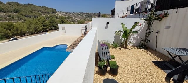2 makuuhuone Omakotitalo myytävänä paikassa Calpe / Calp mukana uima-altaan - 399 000 € (Ref: 9565548)