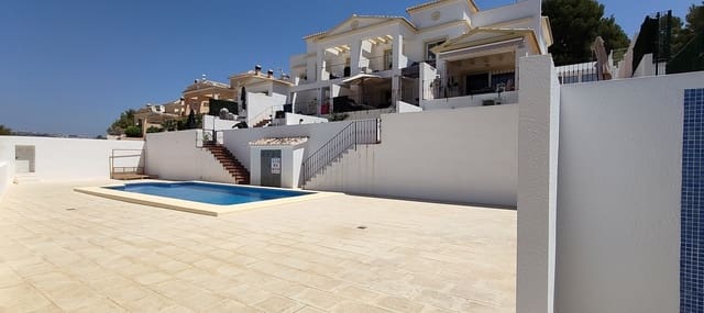 2 makuuhuone Omakotitalo myytävänä paikassa Calpe / Calp mukana uima-altaan - 399 000 € (Ref: 9565548)