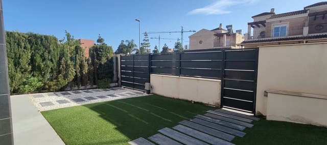 3 makuuhuone Huvila myytävänä paikassa Las Lomas de Rame - Bahía Bella, Los Alcázares mukana uima-altaan 
autotalli - 385 000 € (Ref: 9565550)
