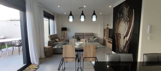 3 makuuhuone Huvila myytävänä paikassa Las Lomas de Rame - Bahía Bella, Los Alcázares mukana uima-altaan 
autotalli - 385 000 € (Ref: 9565550)