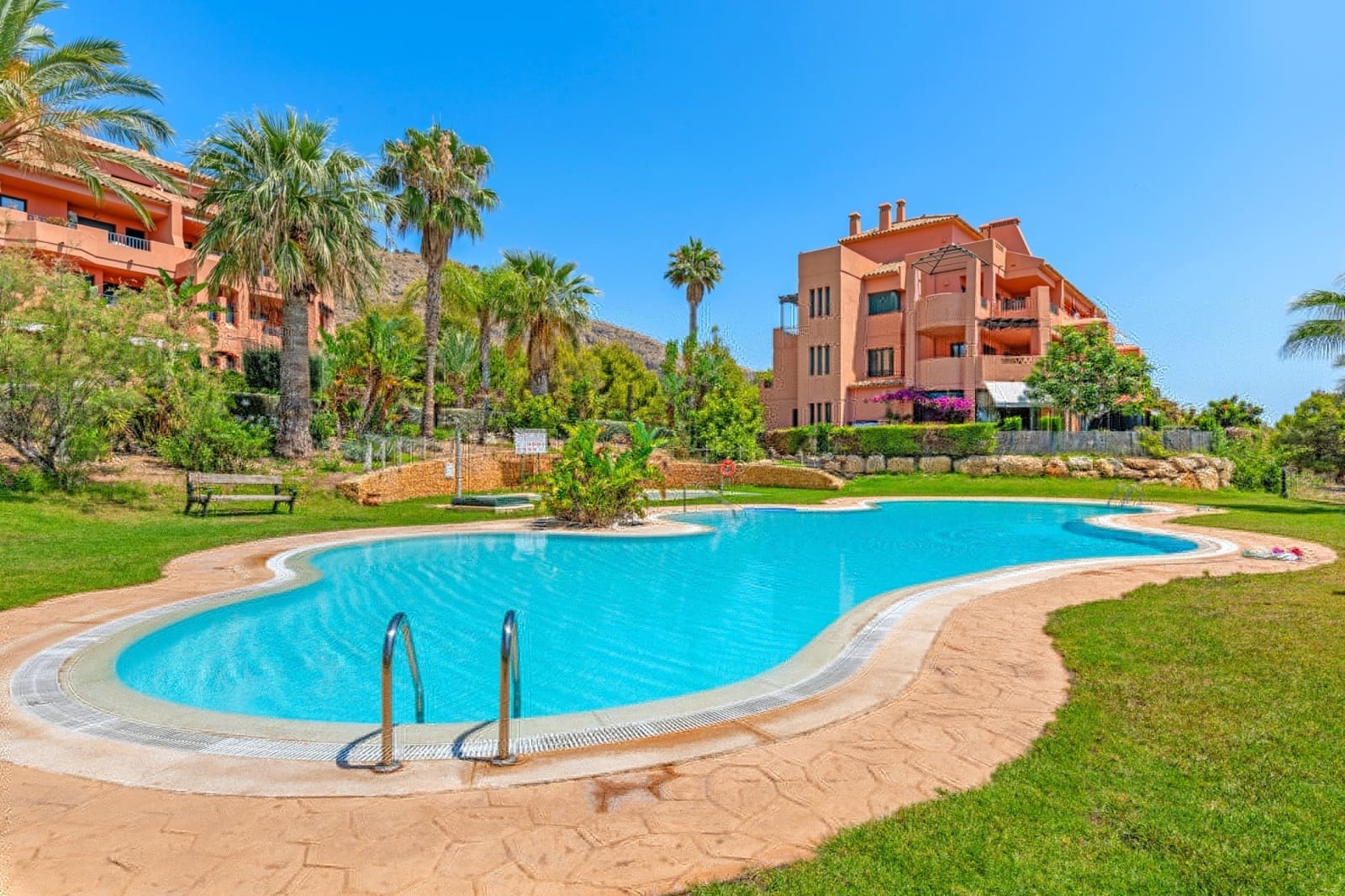 Apartamento de 2 habitaciones en Benidorm en venta con piscina garaje - 395.000 € (Ref: 9565562)