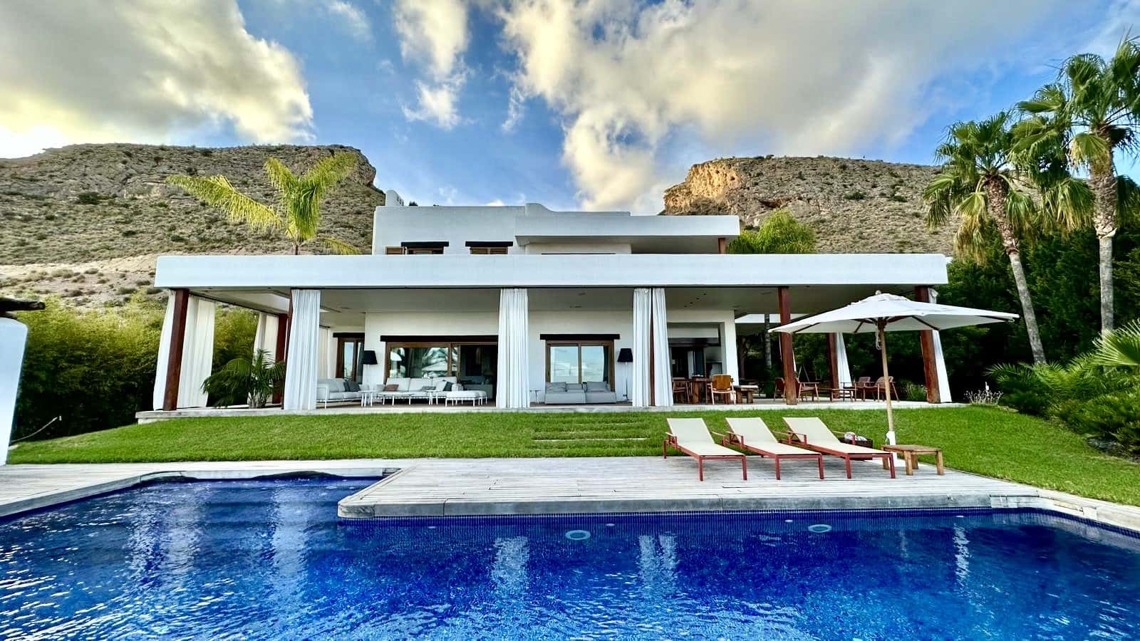 5 bedroom Villa for sale in Finestrat with pool garage - € 3,500,000 (Ref: 9565565)