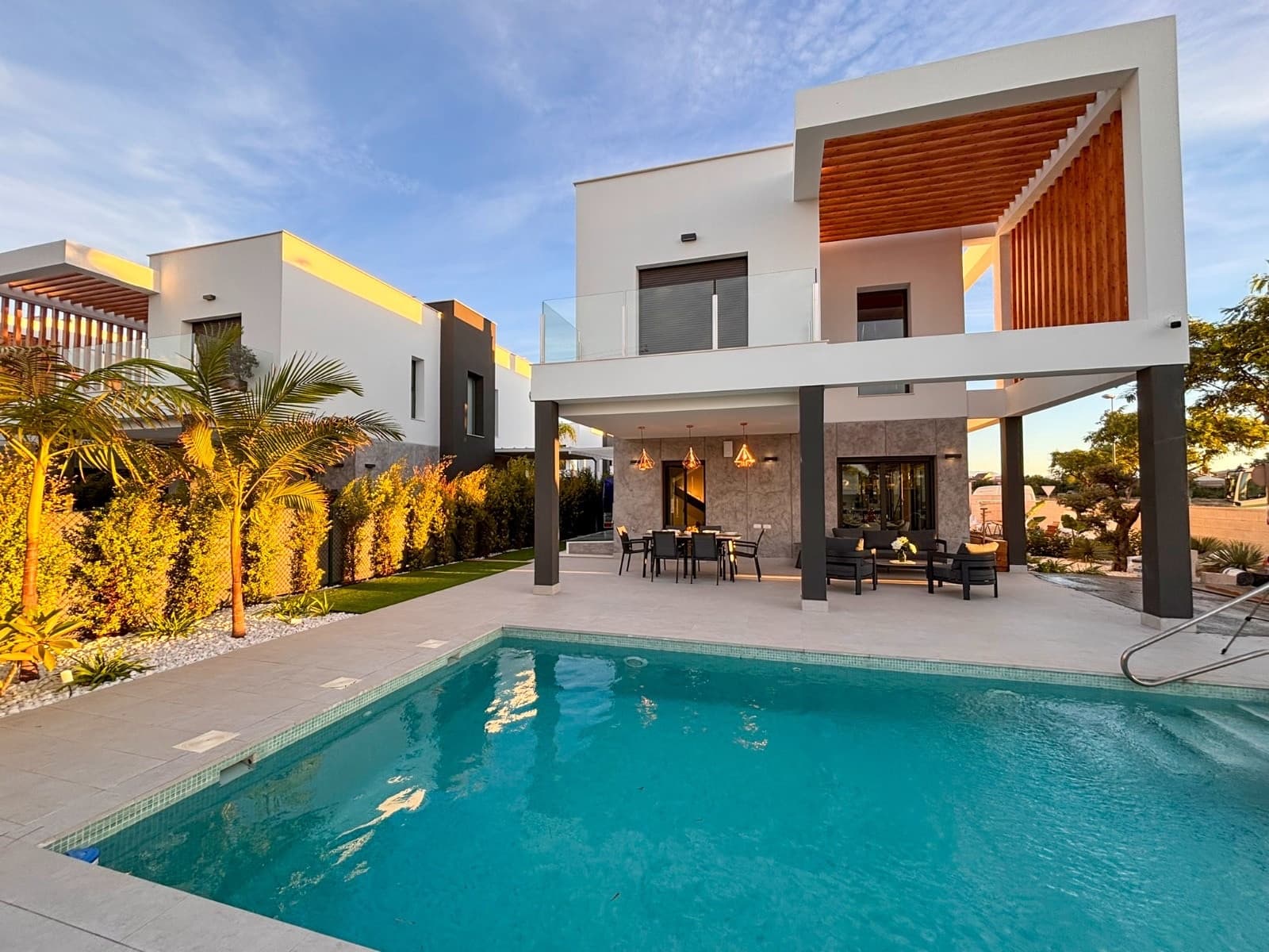 4 sypialnia Willa na sprzedaż w Miasto Alicante / Alacant z basenem garażem - 995 000 € (Ref: 9565570)