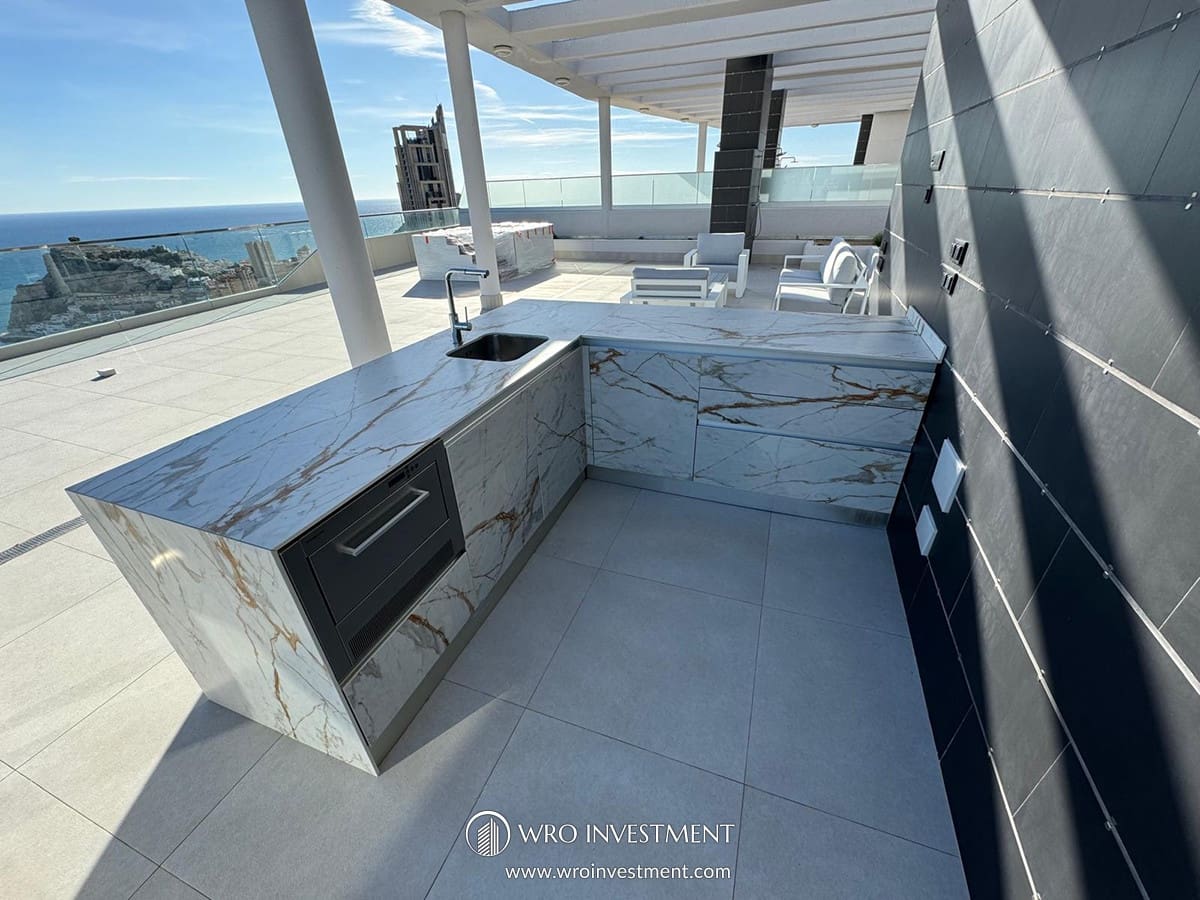 4 quarto Penthouse para venda em Benidorm com piscina garagem - 1 690 000 € (Ref: 9583112)