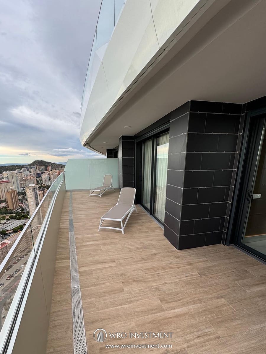 4 quarto Penthouse para venda em Benidorm com piscina garagem - 1 690 000 € (Ref: 9583112)