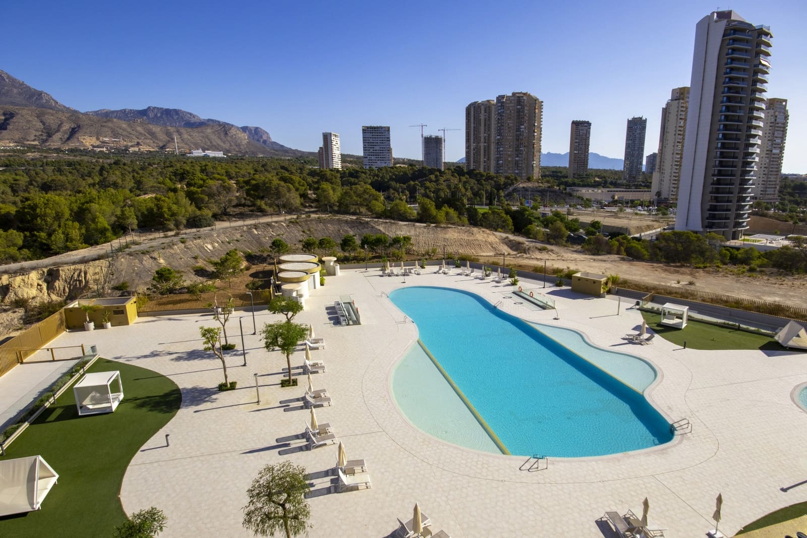 2 bedroom Apartment for sale in Benidorm with garage - € 570,000 (Ref: 9591637)