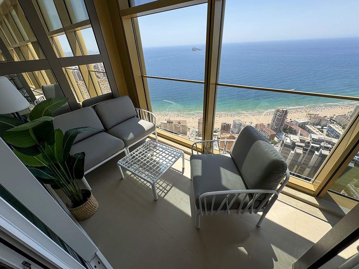 2 bedroom Apartment for sale in Benidorm with garage - € 570,000 (Ref: 9591637)