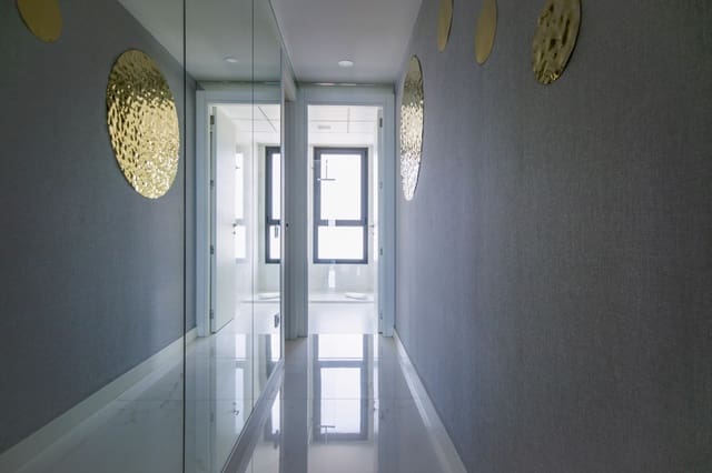 3 sypialnia Apartament na sprzedaż w Benidorm z basenem garażem - 850 000 € (Ref: 9591638)