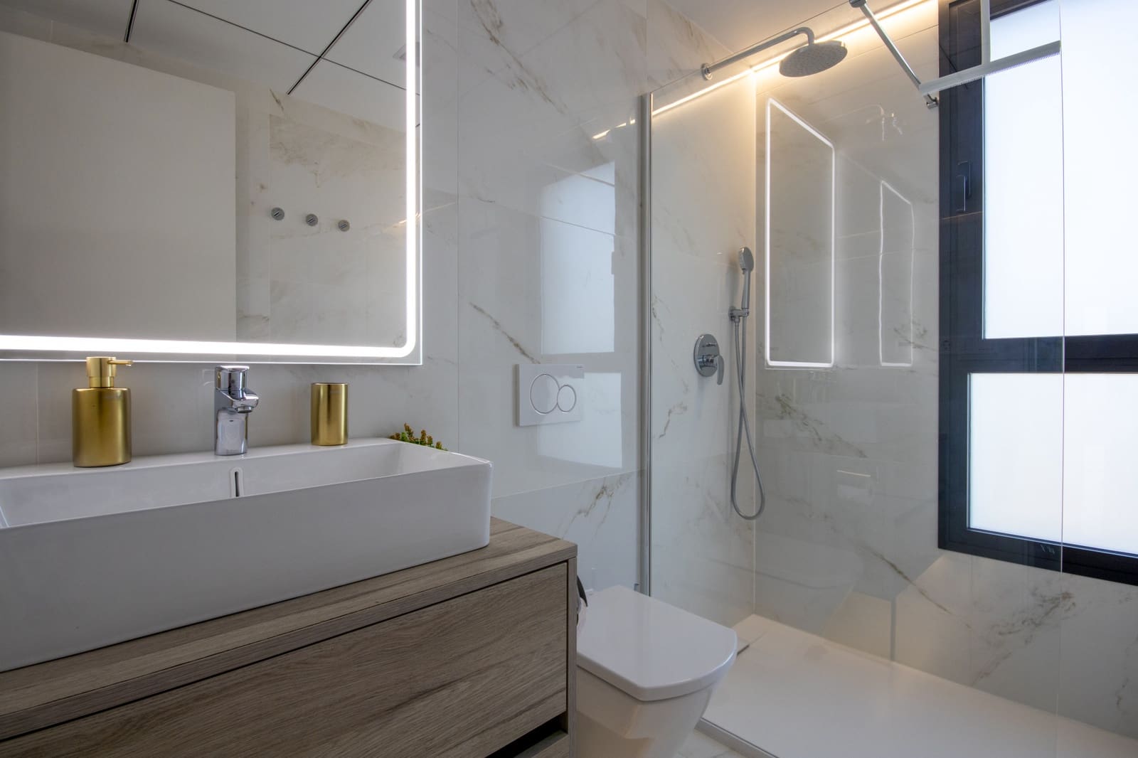 Apartamento de 3 habitaciones en Benidorm en venta con piscina garaje - 850.000 € (Ref: 9591638)