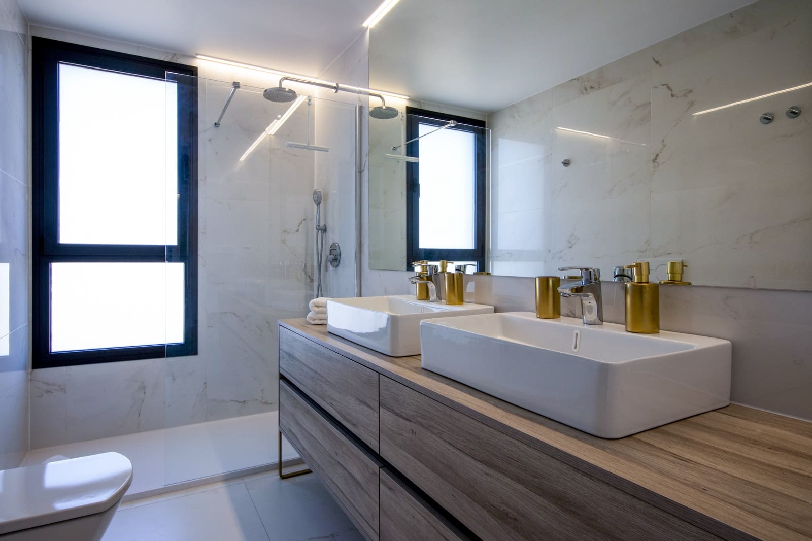 Apartamento de 3 habitaciones en Benidorm en venta con piscina garaje - 850.000 € (Ref: 9591638)