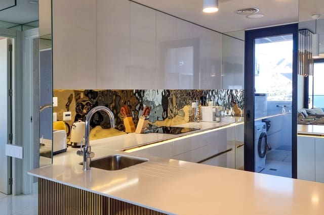 3 makuuhuone Huoneisto myytävänä paikassa Benidorm mukana uima-altaan 
autotalli - 850 000 € (Ref: 9591638)