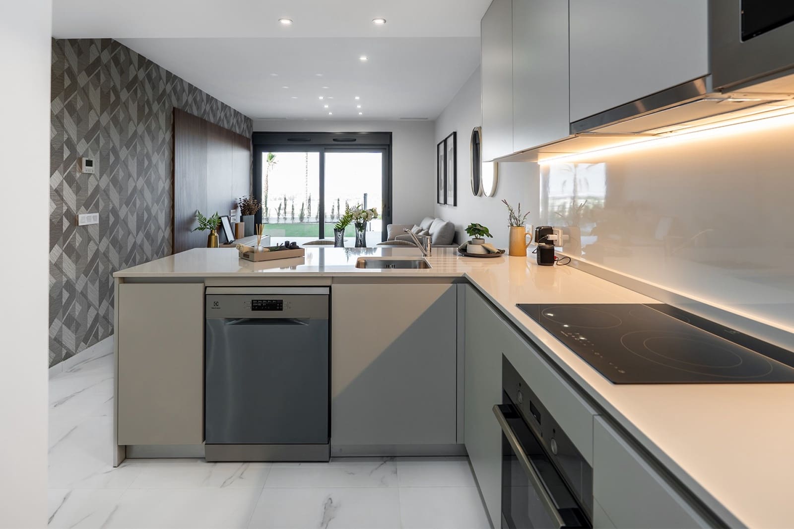 2 slaapkamer Appartement te koop in Torrevieja met zwembad garage - € 276.000 (Ref: 9591642)