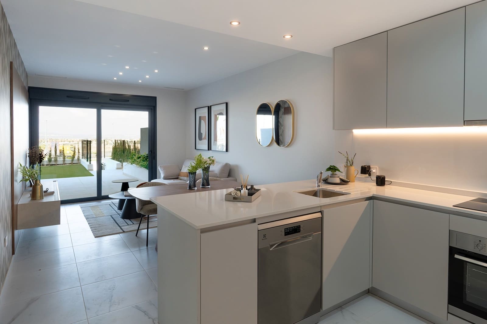 1 bedroom Apartment for sale in Torrevieja with pool garage - € 251,000 (Ref: 9591646)