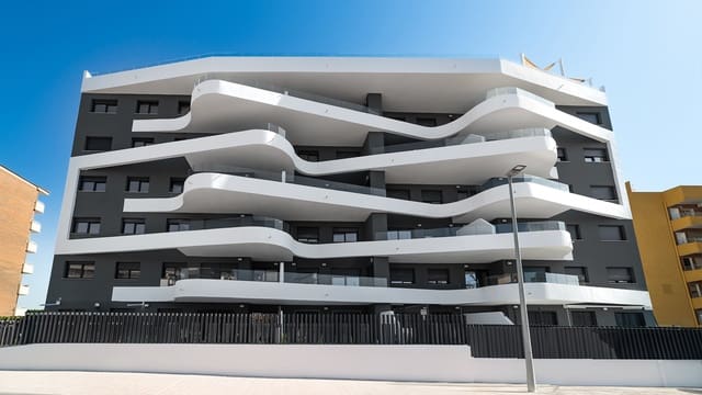 3 chambre Appartement à vendre à Punta Prima, Orihuela avec piscine garage - 412 000 € (Ref: 9591647)