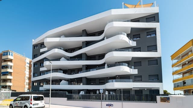 3 chambre Appartement à vendre à Punta Prima, Orihuela avec piscine garage - 412 000 € (Ref: 9591647)