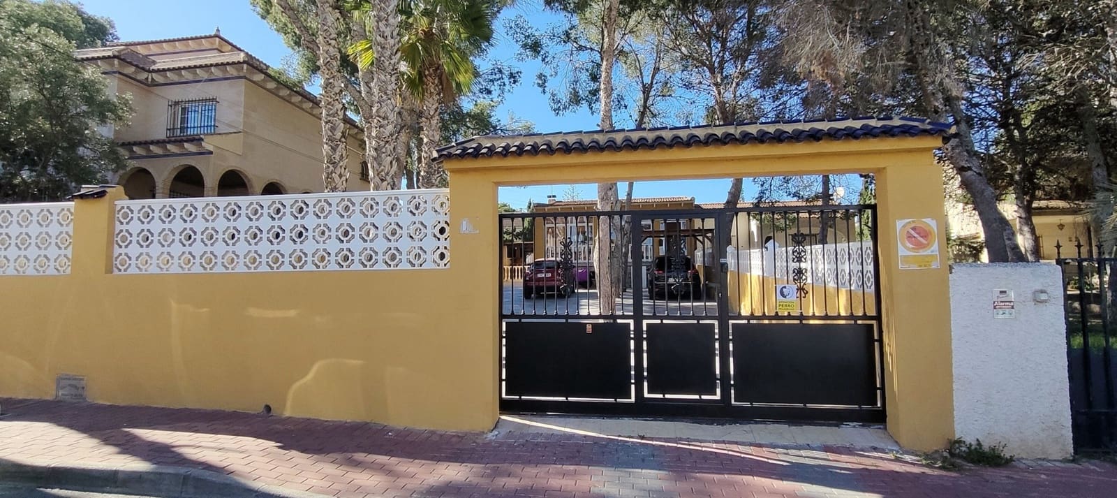 4 soverom Kjedet enebolig til salgs i Orihuela Costa med svømmebasseng - € 449 000 (Ref: 9659663)